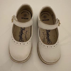 FootMates White Mary Jane Shoes - Size 9 (Little Girls)